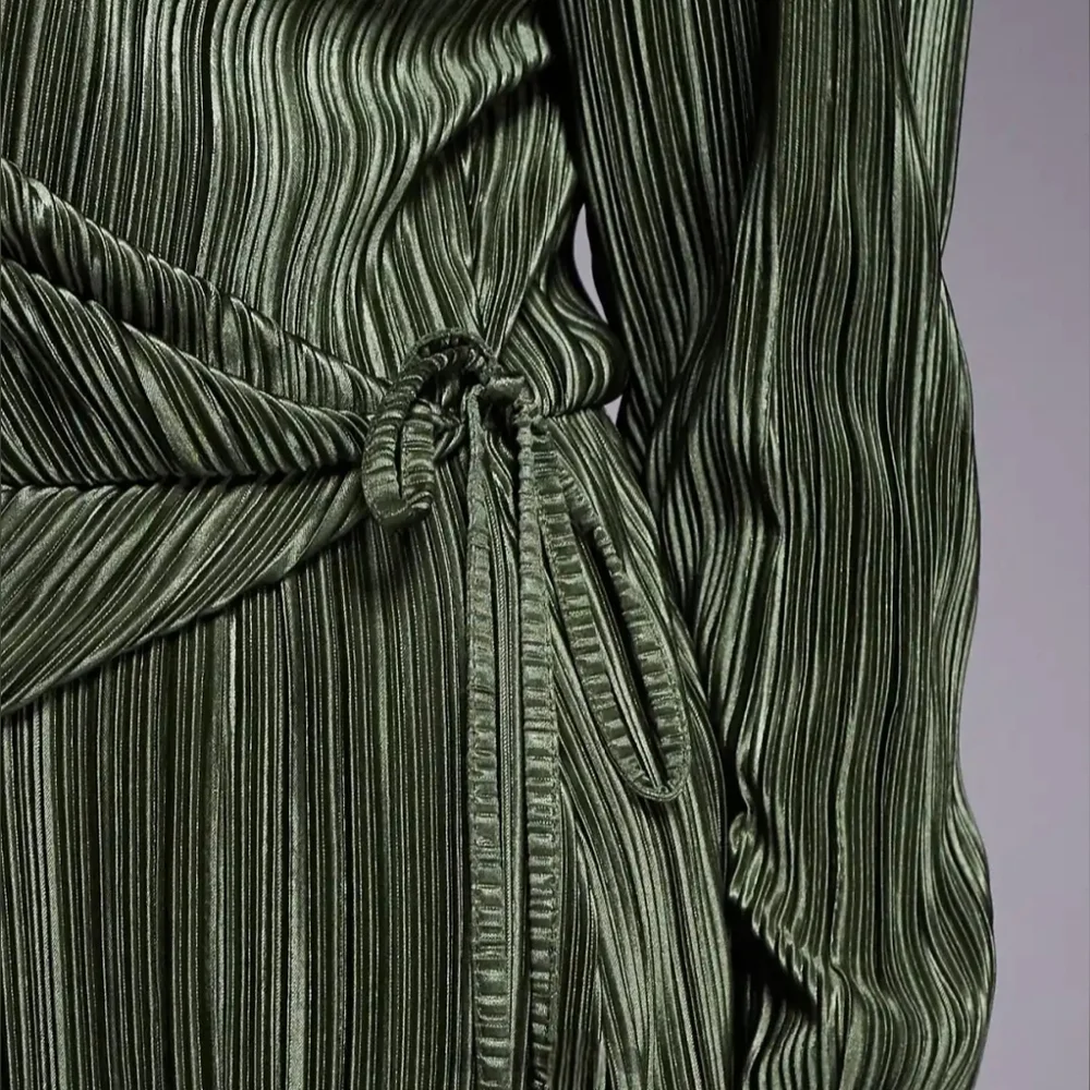 Asos Designe Curve Plisse Long Sleeve Wrap Tie Waist Maxi Dress In Khaki Green - Picture 4 of 7